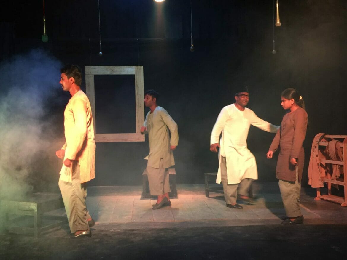 লোকটার বুক পকেটে অহংকার ছিল