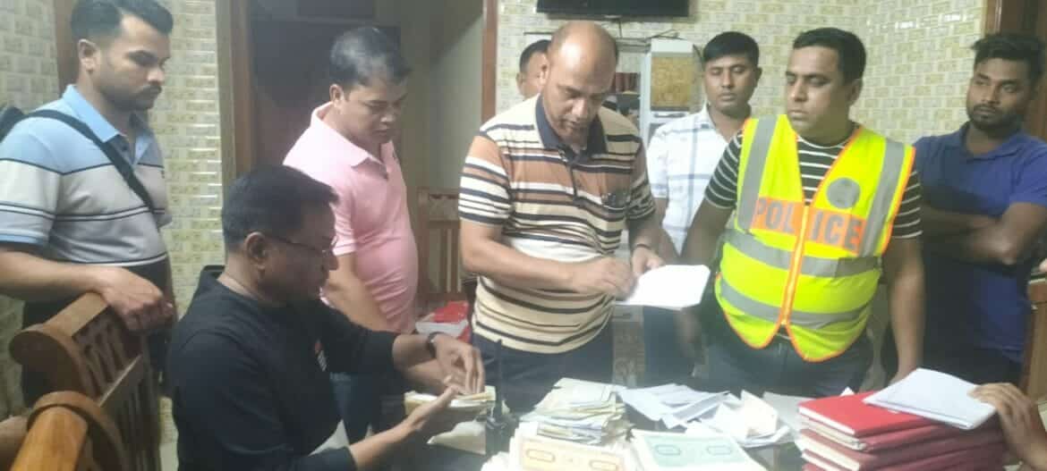 গাংনীর দুই সুদ কারবারী গ্রেফতার ॥ বিপুল পরিমাণ ব্লাঙ্ক চেক ও স্ট্যাম্প উদ্ধার