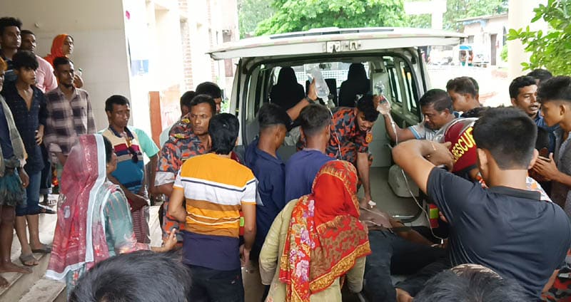 মুজিবনগরে প্রাইভেটকার-মোটর সাইকেল সংঘর্ষ ॥ গুরুতর আহত ৩