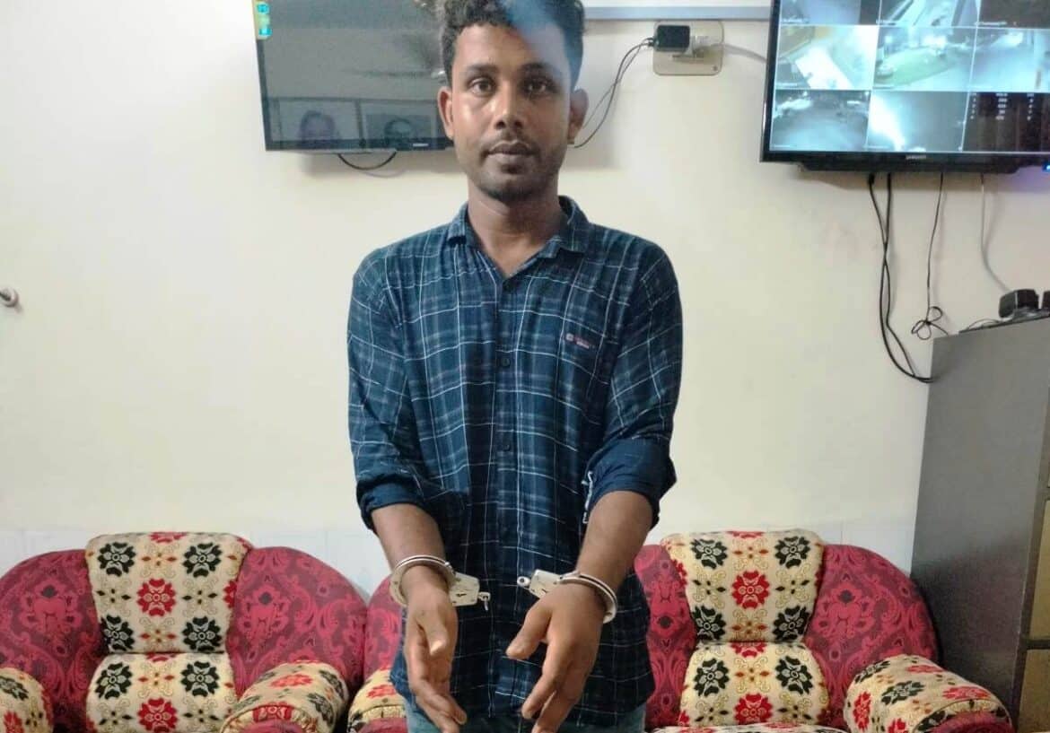 গাংনীতে বিজিবির কাছ থেকে হ্যান্ডকাপসহ পালিয়ে যাওয়া যুবককে গ্রেফতার করেছে পুলিশ