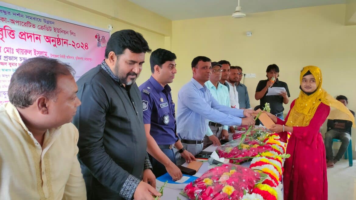 মুজিবনগরে ৬০জন শিক্ষাথীকে শিক্ষাবৃত্তি প্রদান