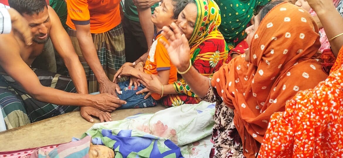 গাংনীতে ট্রলির চাকায় পিষ্ট হয়ে শিশুর মৃত্যু