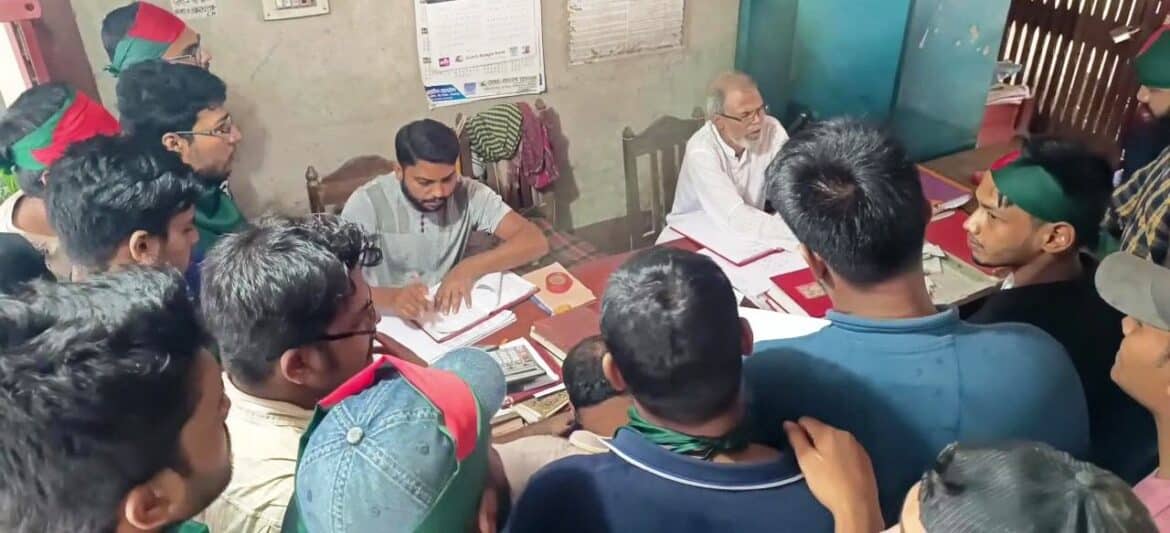 মেহেরপুরে বৈষম্যবিরোধী ছাত্র আন্দোলনের বাজার মনিটরিং