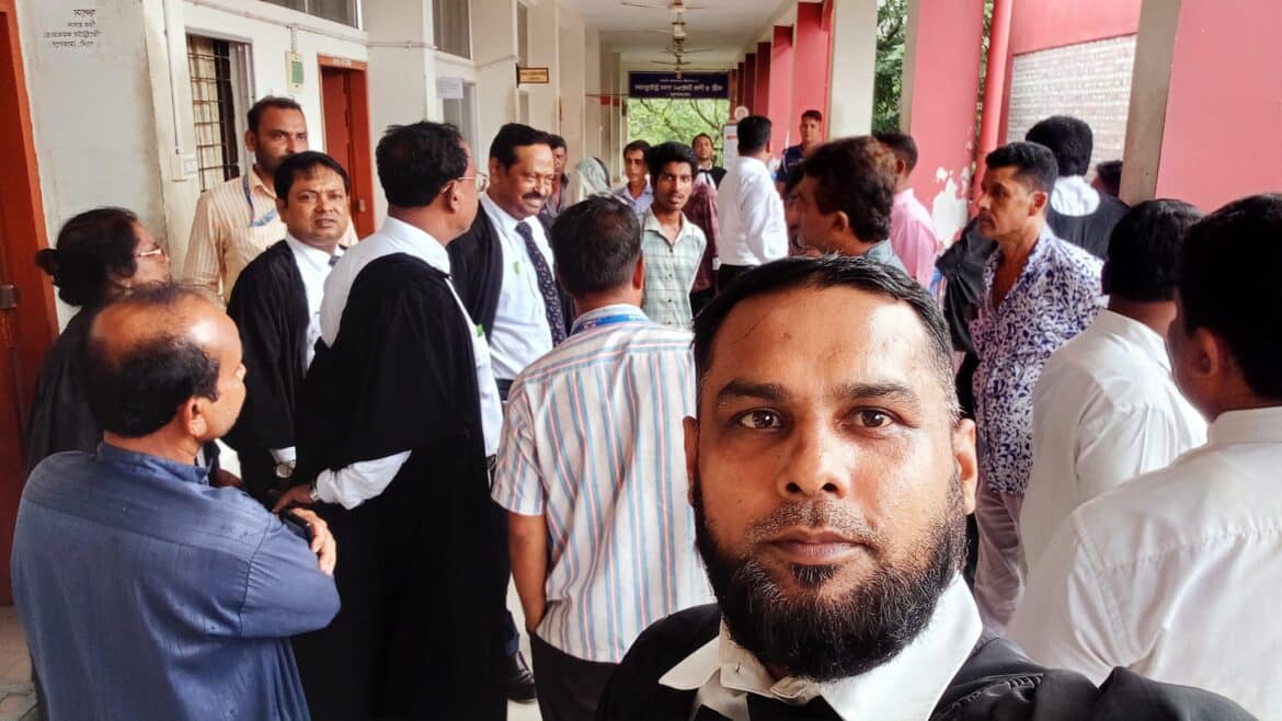 জামিন পেলেন অ্যাড. একেএম শফিকুল আলম