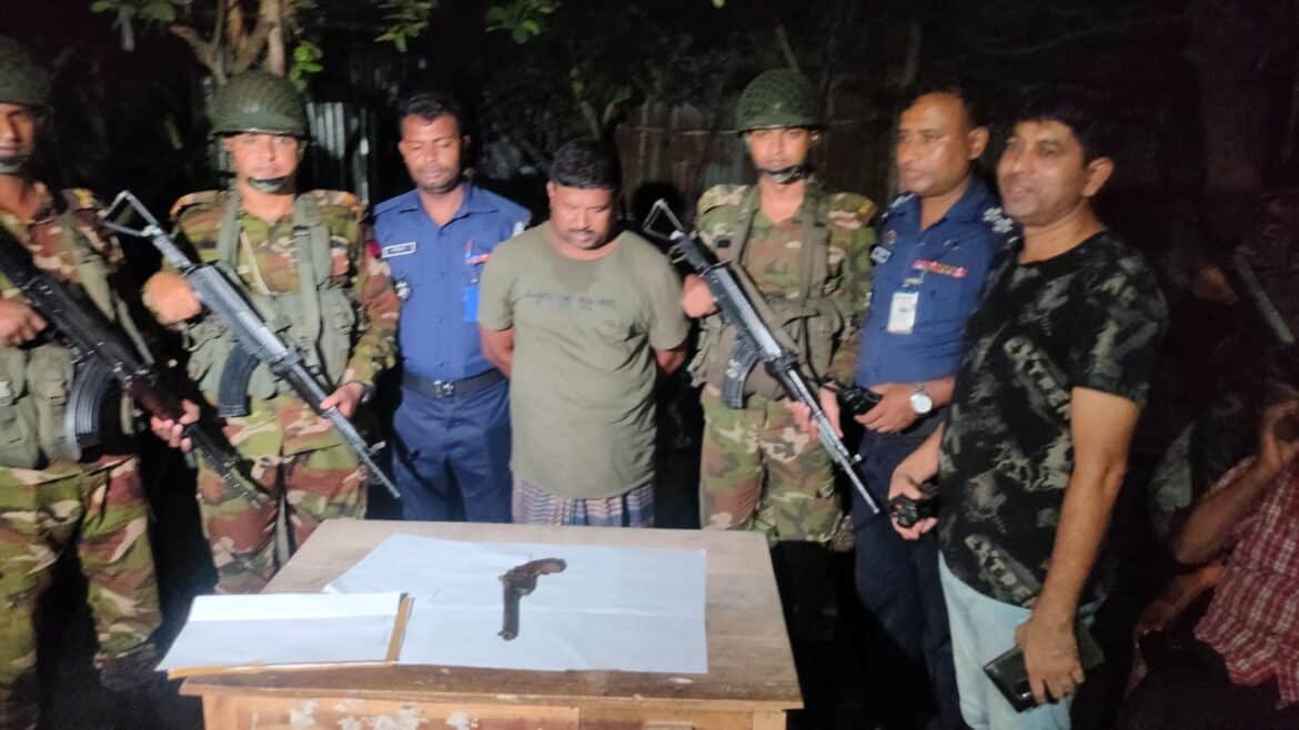 মেহেরপুরের মুজিবনগর থেকে অস্ত্র সহ সাবেক ইউপি সদস্য আটক