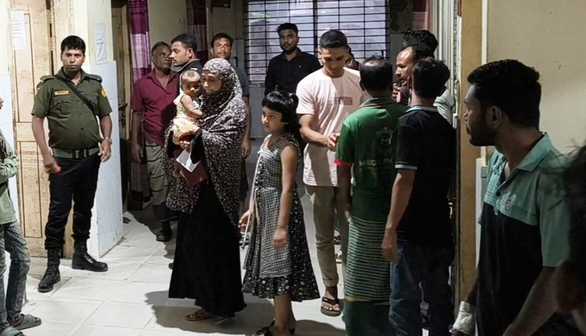 গাংনীতে ফুটবল খেলার সময় এক তরুণের মৃত্যু